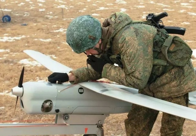 刚刚!俄军拿出压箱底无人机对乌克兰“以牙还牙”(图1) 刚刚!俄军拿出压箱底无人机对乌克兰“以牙还牙”(图1)